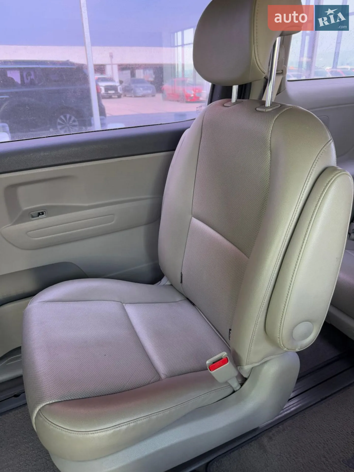 2015 Kia Carnival - мініатюра 24