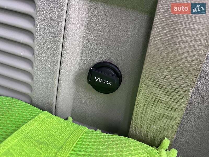 Мінівен Kia Carnival 2014 в Києві