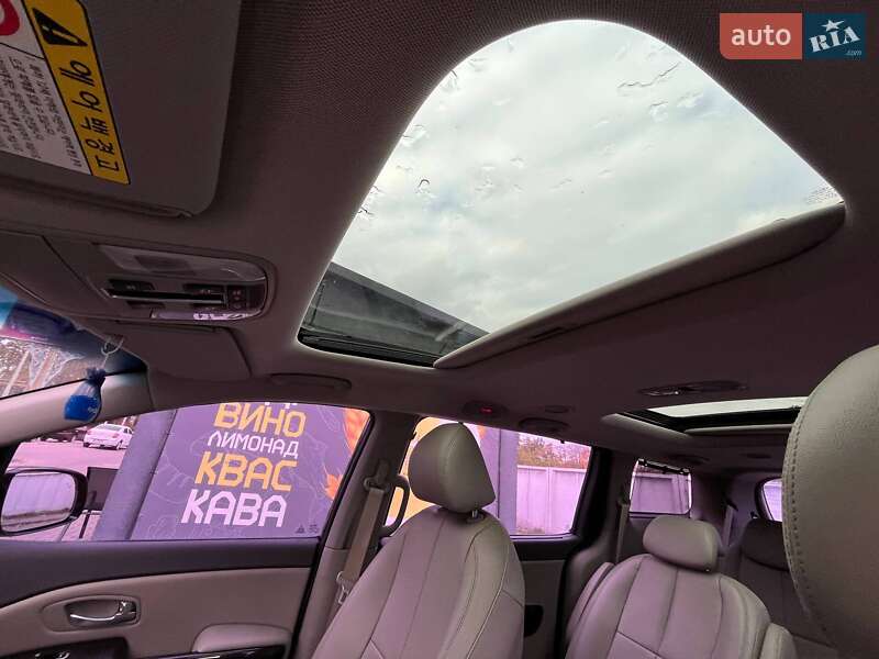 Мінівен Kia Carnival 2014 в Києві