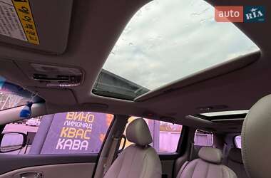 Мінівен Kia Carnival 2014 в 