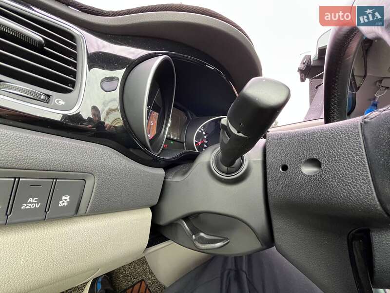 Мінівен Kia Carnival 2014 в Києві