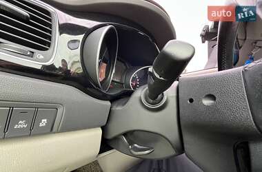 Мінівен Kia Carnival 2014 в 