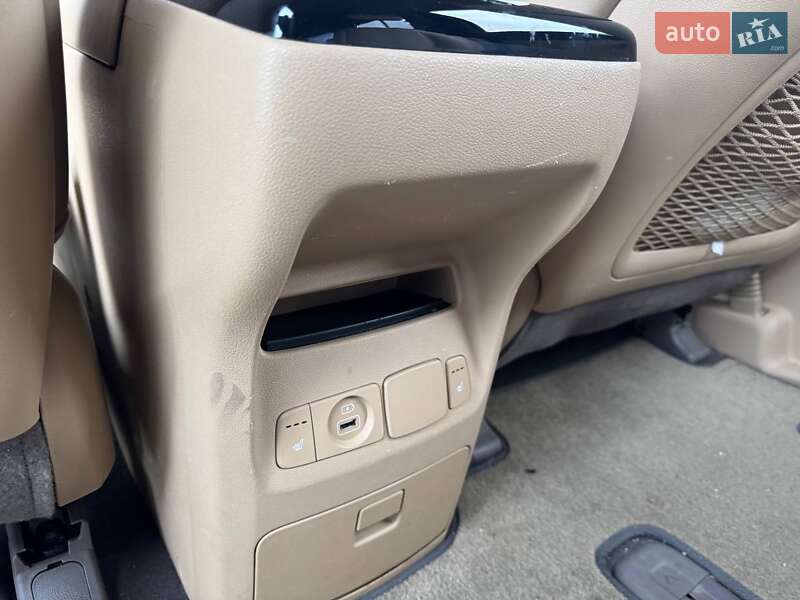 Минивэн Kia Carnival 2019 в Львове