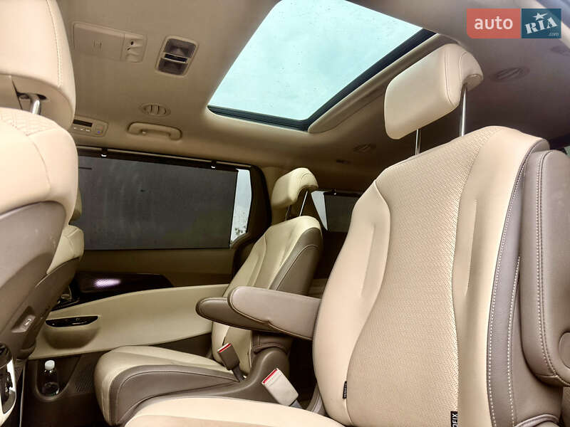 Мінівен Kia Carnival 2021 в Києві