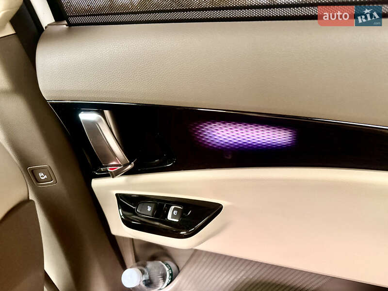 Мінівен Kia Carnival 2021 в Києві