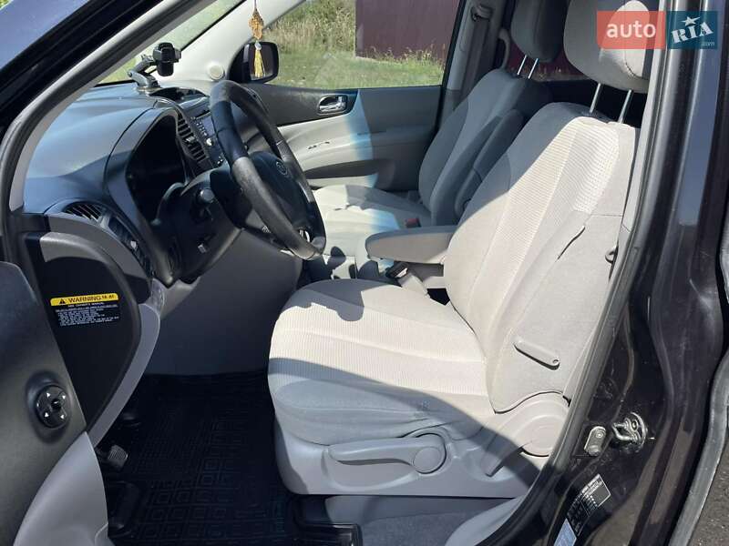 Минивэн Kia Carnival 2008 в Виноградове