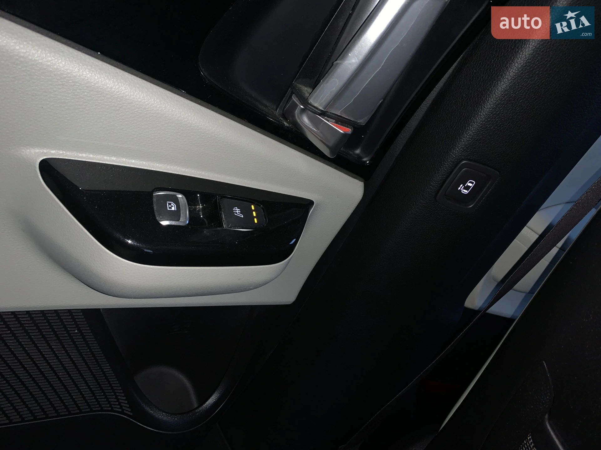2020 Kia Carnival - мініатюра 23