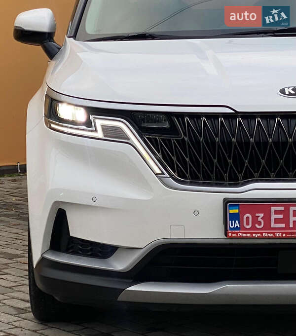 Минивэн Kia Carnival 2021 в Ровно