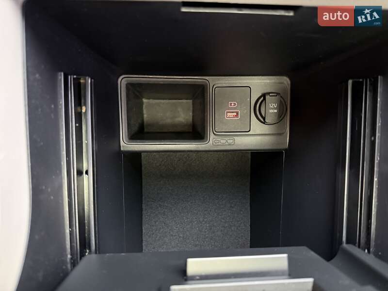 Минивэн Kia Carnival 2016 в Киеве фото 31 Минивэн Kia Carnival 2016 в Киеве