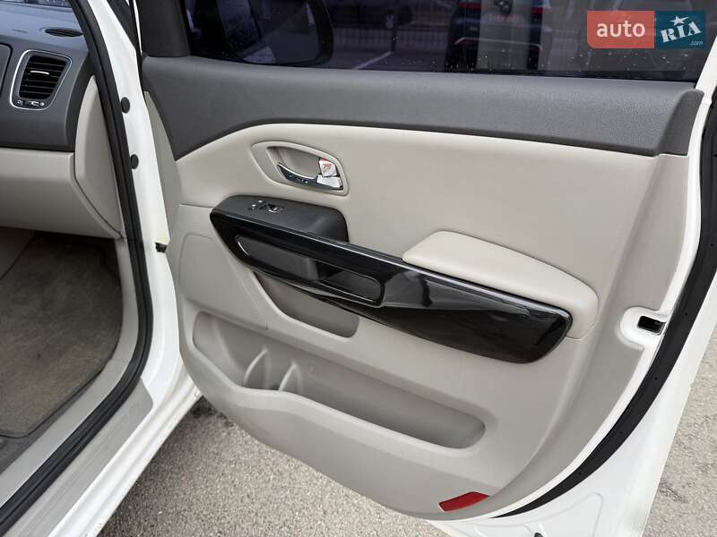 Минивэн Kia Carnival 2016 в Киеве фото 34 Минивэн Kia Carnival 2016 в Киеве