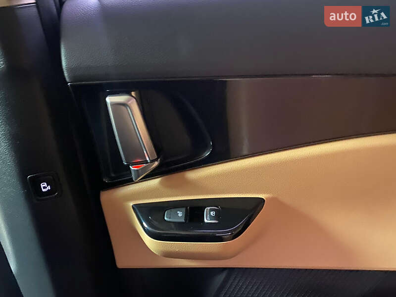 Мінівен Kia Carnival 2021 в Рівному