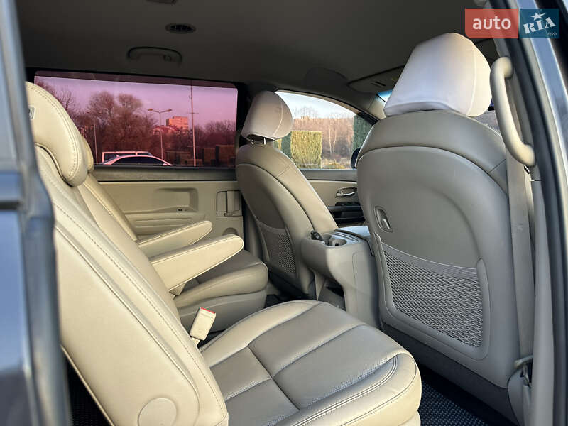 Мінівен Kia Carnival 2015 в Дніпрі