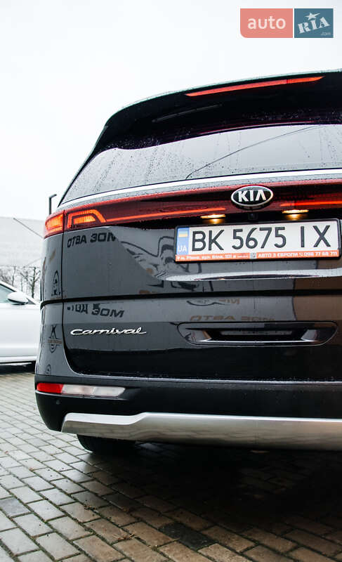 Минивэн Kia Carnival 2021 в Ровно