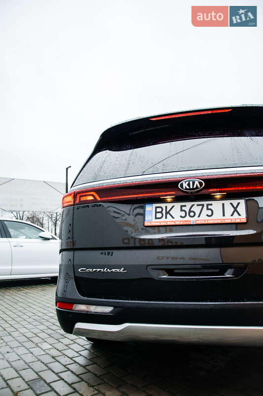 Минивэн Kia Carnival 2021 в Ровно