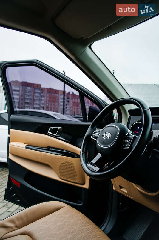 Минивэн Kia Carnival 2021 в Ровно