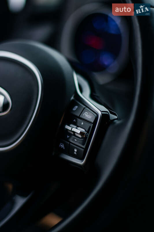 Минивэн Kia Carnival 2021 в Ровно