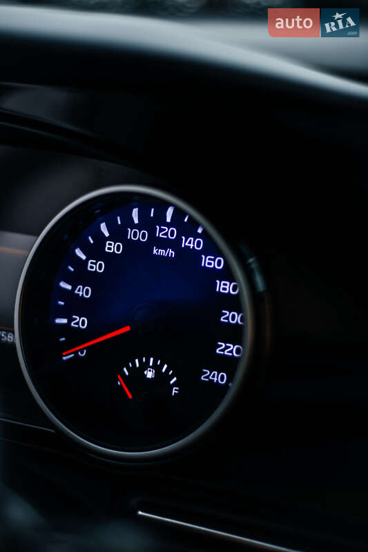 Минивэн Kia Carnival 2021 в Ровно