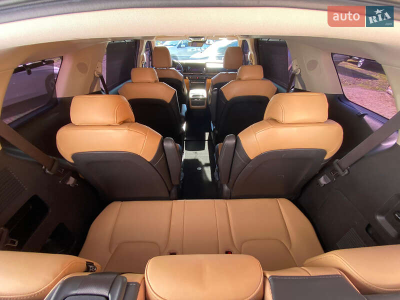 Минивэн Kia Carnival 2021 в Ровно