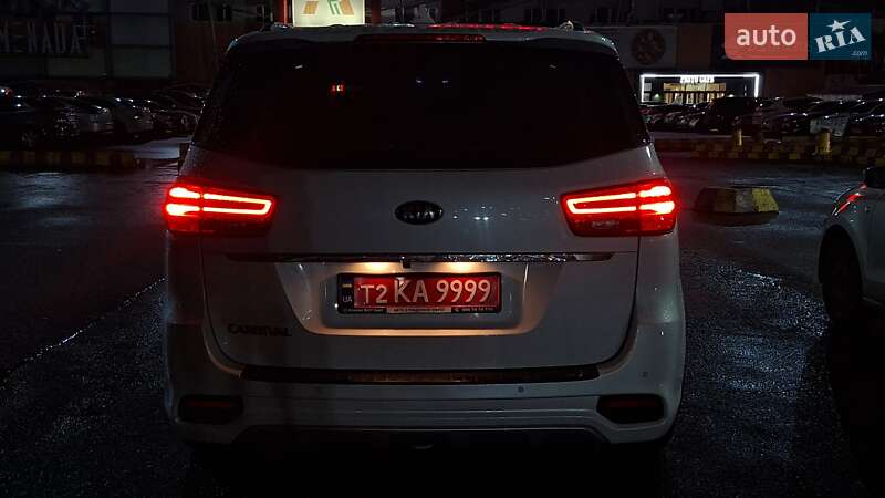 Минивэн Kia Carnival 2019 в Киеве