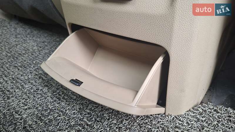 Минивэн Kia Carnival 2019 в Киеве