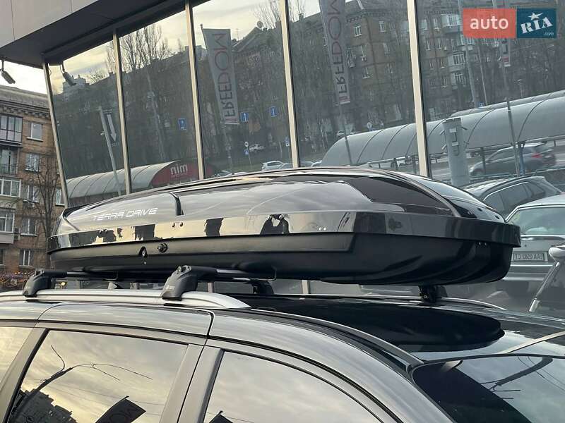 Минивэн Kia Carnival 2014 в Киеве