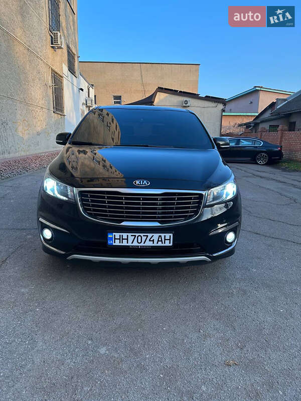 Минивэн Kia Carnival 2017 в Одессе