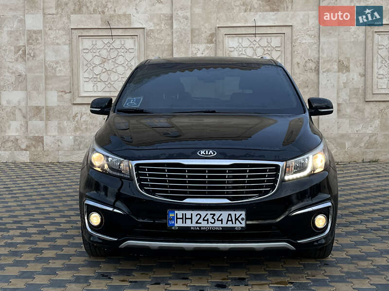 Минивэн Kia Carnival 2017 в Одессе