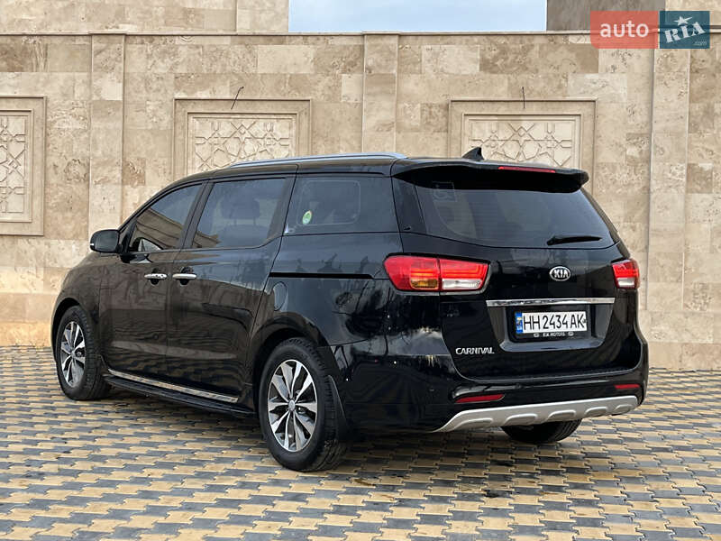 Минивэн Kia Carnival 2017 в Одессе
