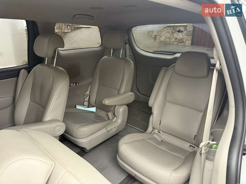 Минивэн Kia Carnival 2018 в Тернополе