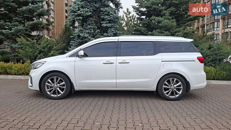 Минивэн Kia Carnival 2019 в Киеве
