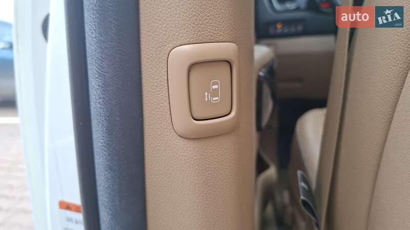 Минивэн Kia Carnival 2019 в Киеве