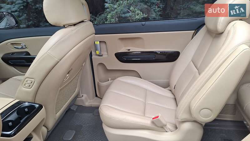 Минивэн Kia Carnival 2019 в Киеве