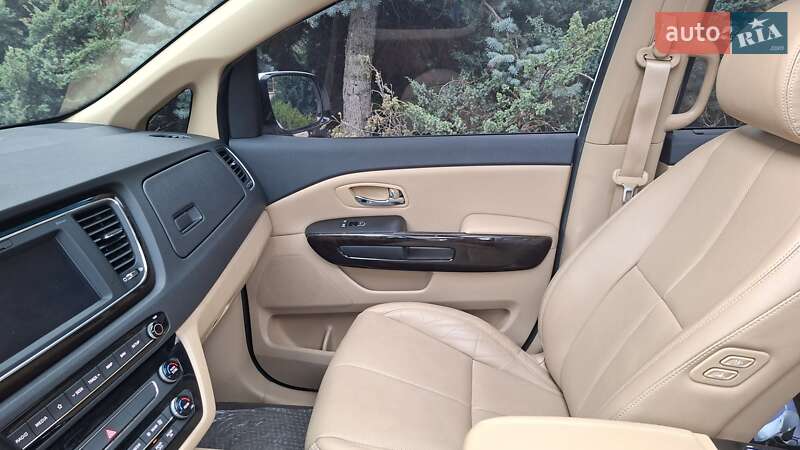 Минивэн Kia Carnival 2019 в Киеве