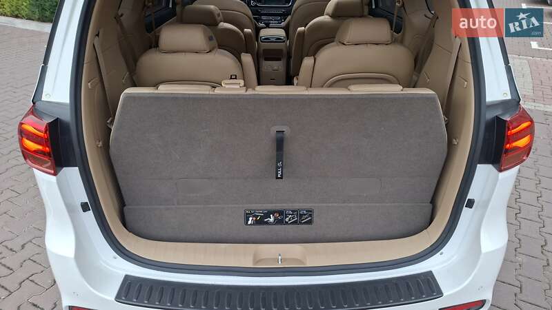 Минивэн Kia Carnival 2019 в Киеве