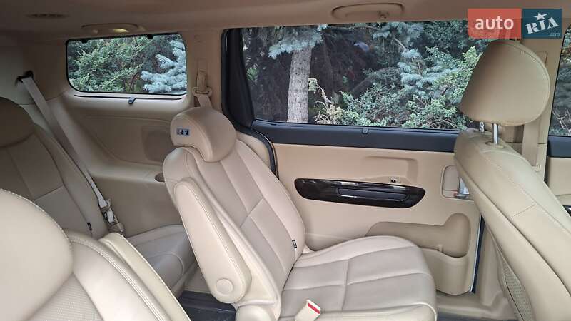 Минивэн Kia Carnival 2019 в Киеве