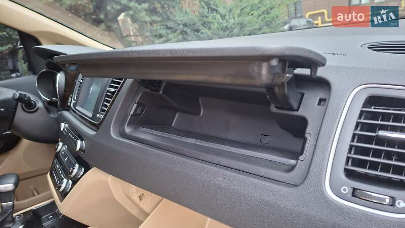 Минивэн Kia Carnival 2019 в Киеве