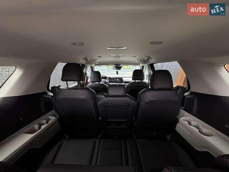 Минивэн Kia Carnival 2023 в Луцке