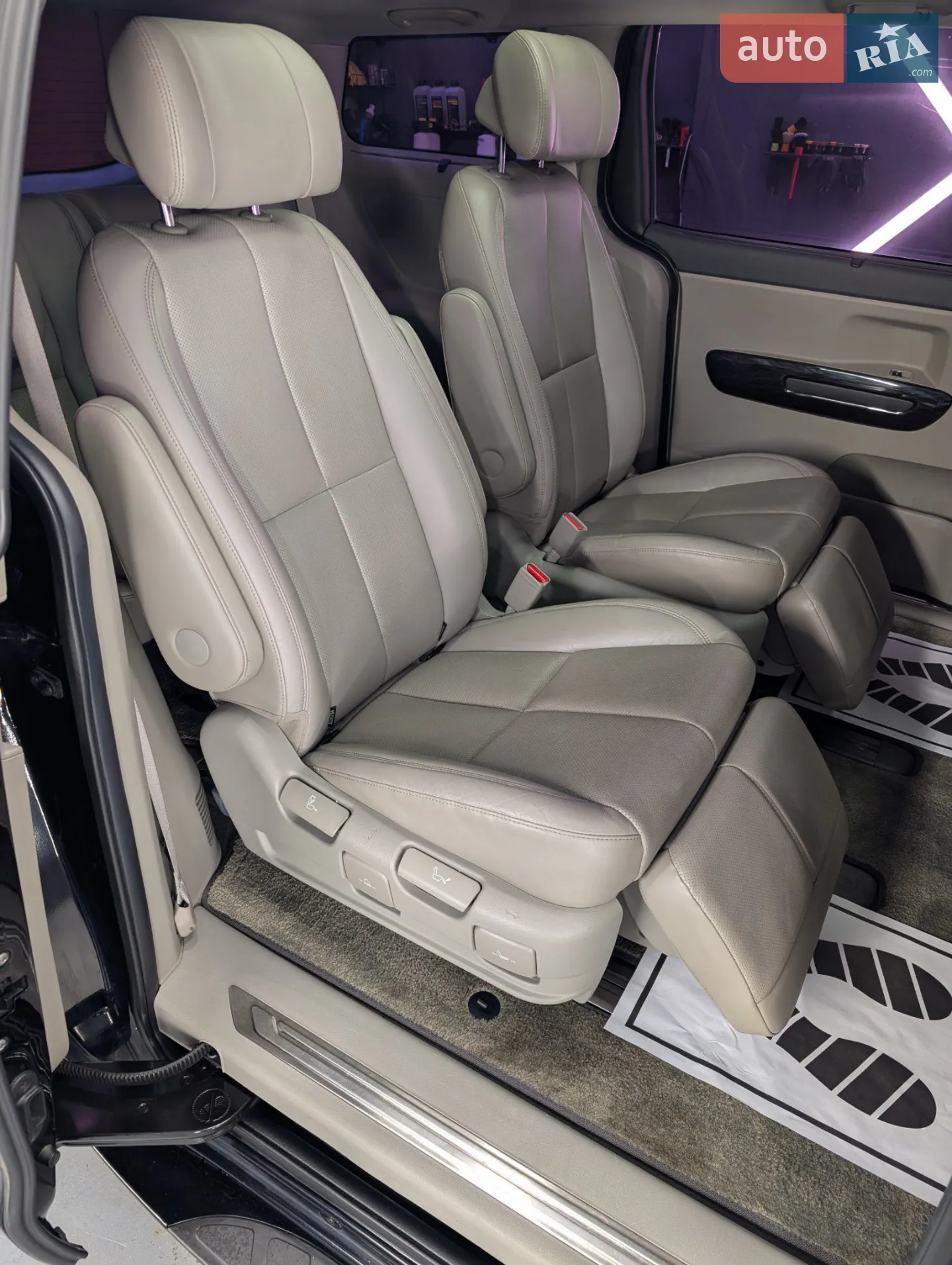 2017 Kia Carnival - мініатюра 39