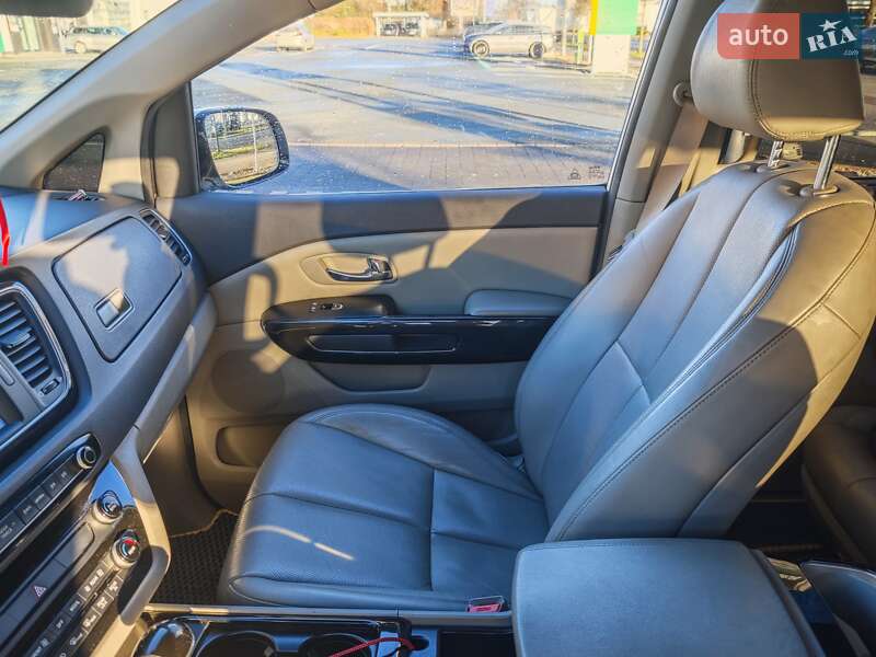 Мінівен Kia Carnival 2015 в Бородянці