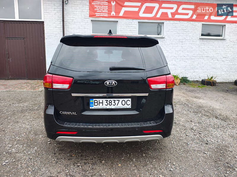 Мінівен Kia Carnival 2016 в Лубнах