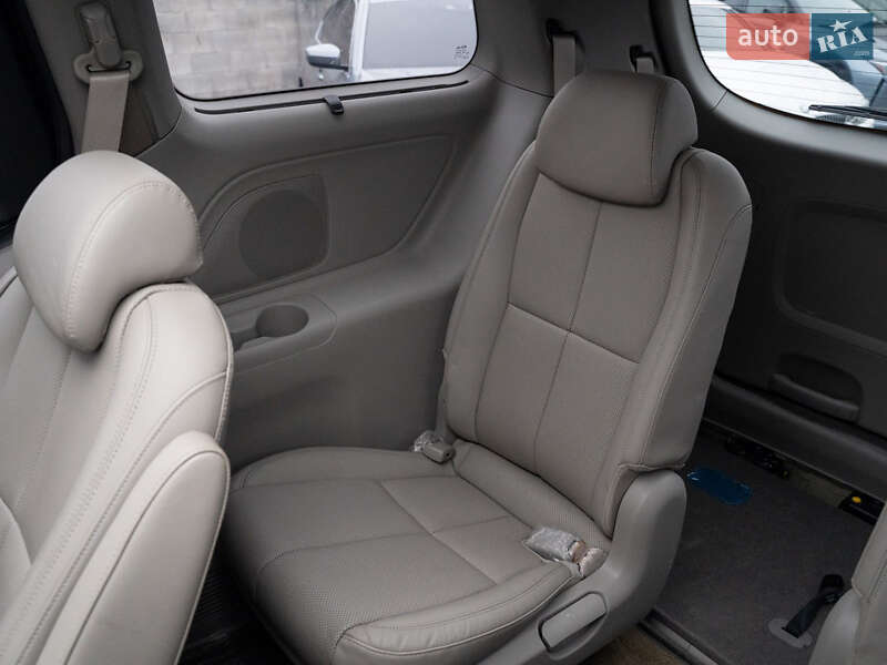 Мінівен Kia Carnival 2014 в Одесі