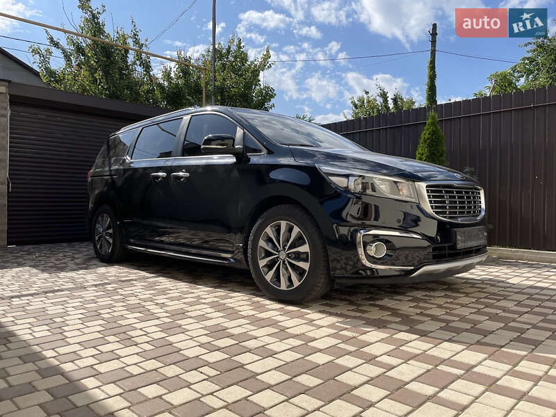Мінівен Kia Carnival 2017 в Одесі