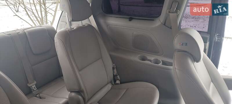 Минивэн Kia Carnival 2014 в Полтаве