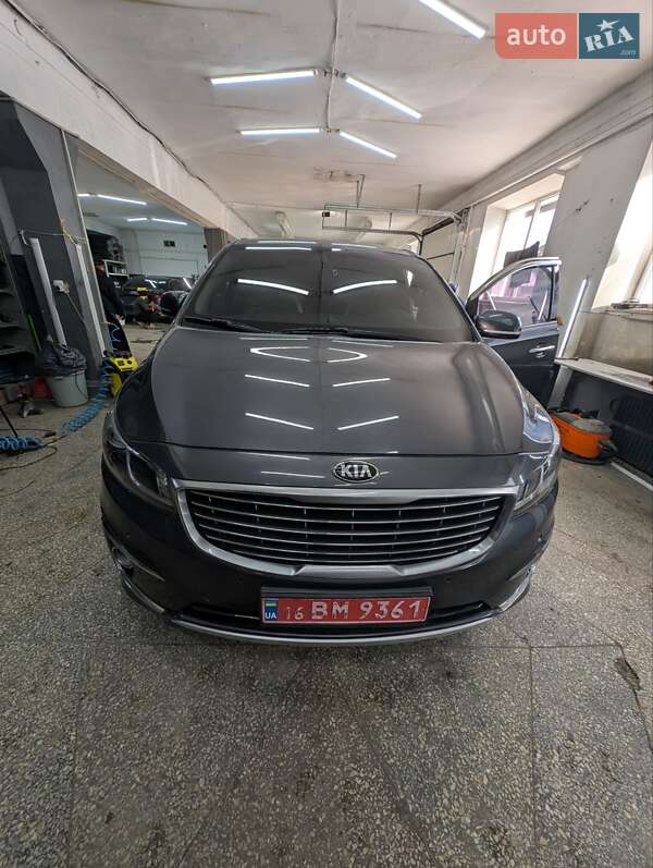 Минивэн Kia Carnival 2016 в Тернополе