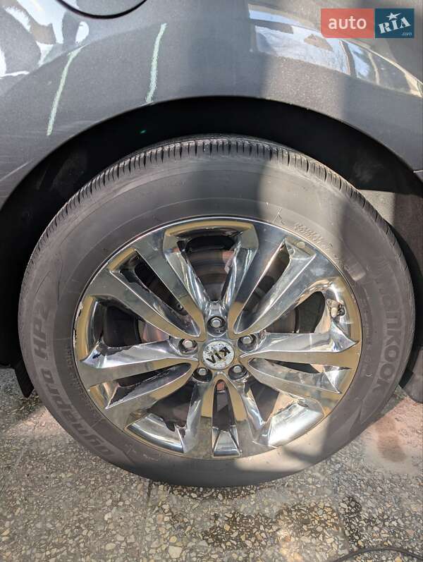 Минивэн Kia Carnival 2016 в Тернополе