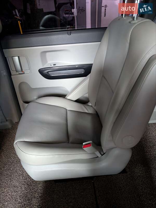 Минивэн Kia Carnival 2016 в Тернополе