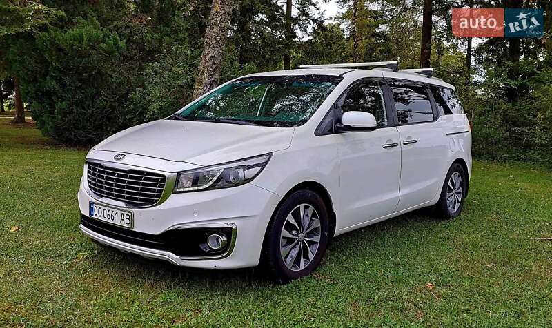 Минивэн Kia Carnival 2016 в Ивано-Франковске
