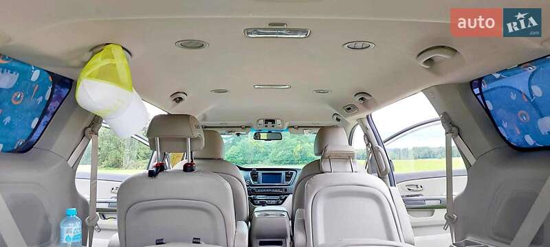 Минивэн Kia Carnival 2016 в Ивано-Франковске