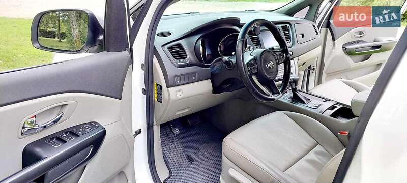 Минивэн Kia Carnival 2016 в Ивано-Франковске