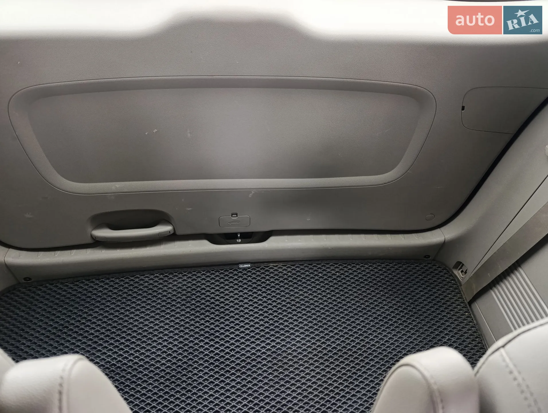 2017 Kia Carnival - мініатюра 25